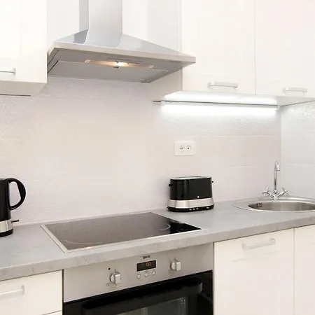 Lu Apartment *
