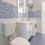 Lu *