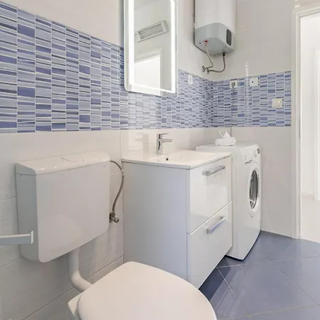 Lu Apartman *