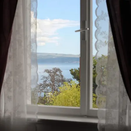 Apartman Lu *