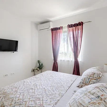 Apartman Lu *