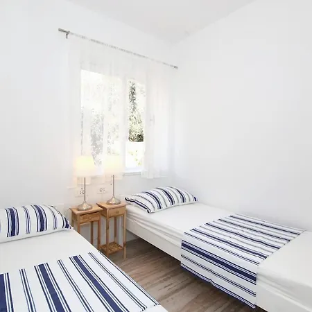 Lu Apartment Split