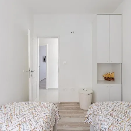Lu Apartment