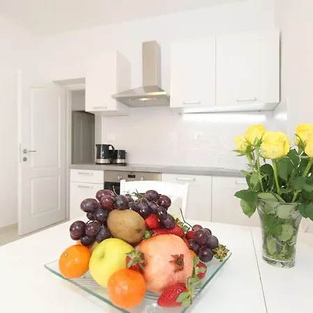 Lu Apartment *