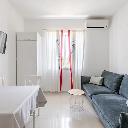 Lu Apartment Split